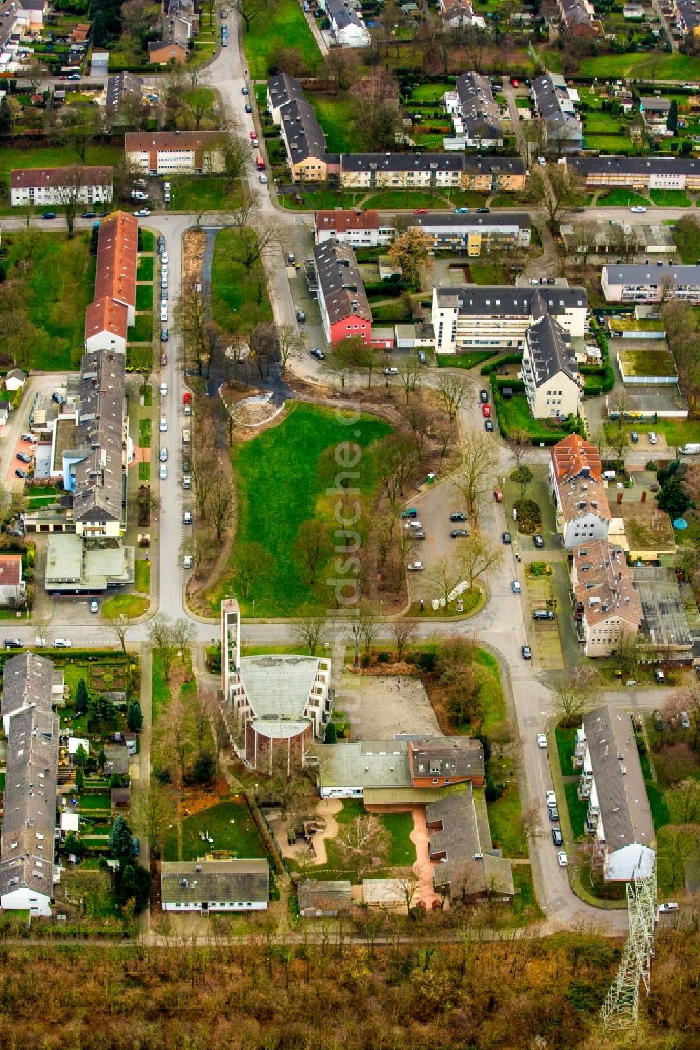 Luftaufnahme Duisburg - Neugestaltung der Parkanlage des kleinen Karl-Harzig-Park in Duisburg im Bundesland Nordrhein-Westfalen