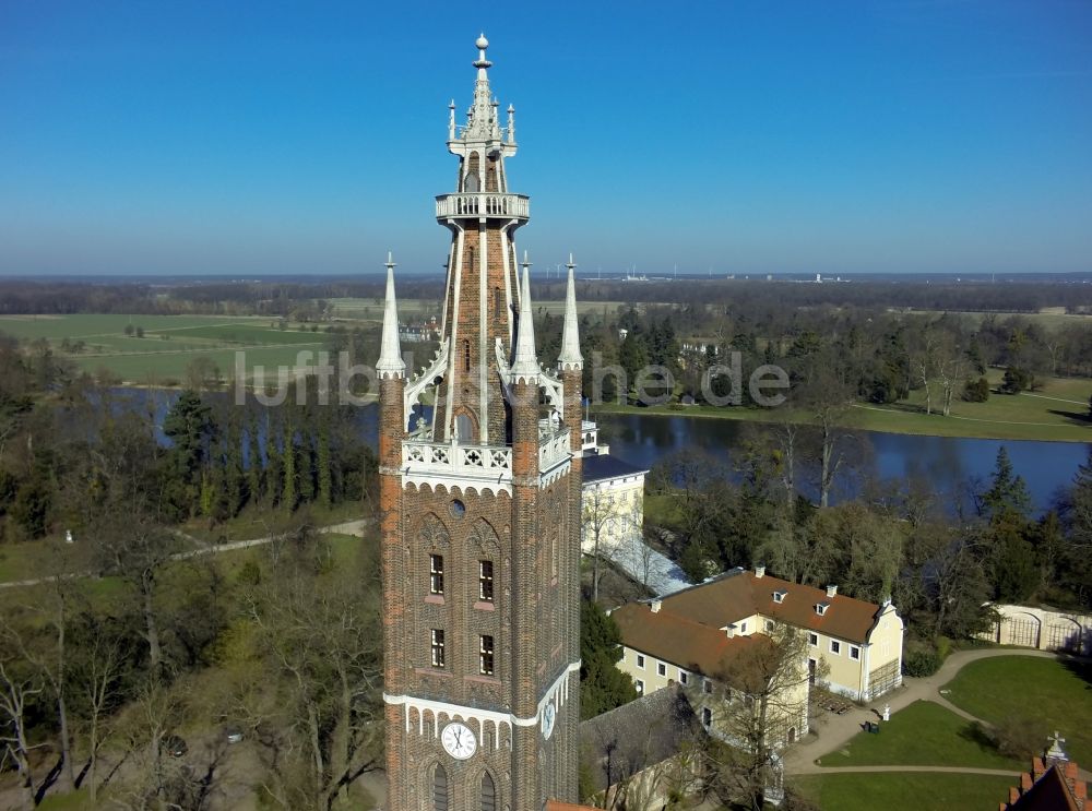 Luftbild Wörlitz - Neugotische Kirche St. Petri im Wörlitzer Park in Wörlitz in Sachsen-Anhalt