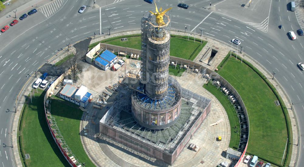 Berlin aus der Vogelperspektive: Neuvergoldung der Viktoria auf der Berliner Siegessäule