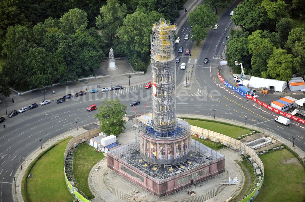 Berlin aus der Vogelperspektive: Neuvergoldung der Viktoria auf der Berliner Siegessäule