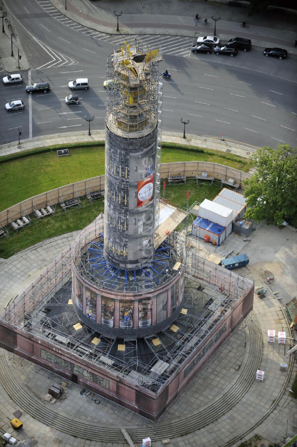 Luftbild Berlin - Neuvergoldung der Viktoria auf der Berliner Siegessäule