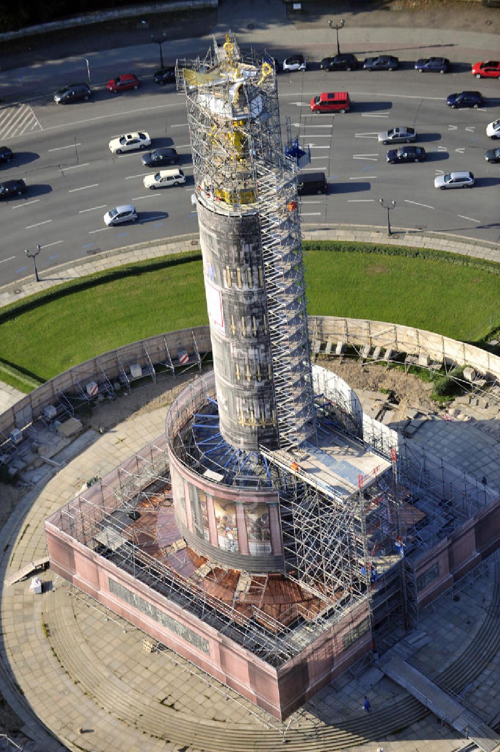 Luftaufnahme Berlin - Neuvergoldung der Viktoria auf der Berliner Siegessäule