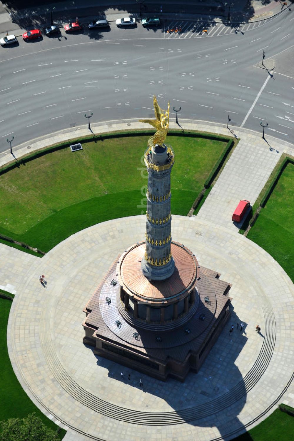 Luftbild Berlin - Neuvergoldung der Viktoria auf der Berliner Siegessäule