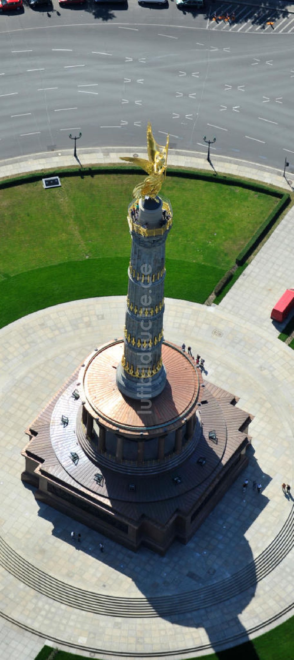 Luftaufnahme Berlin - Neuvergoldung der Viktoria auf der Berliner Siegessäule