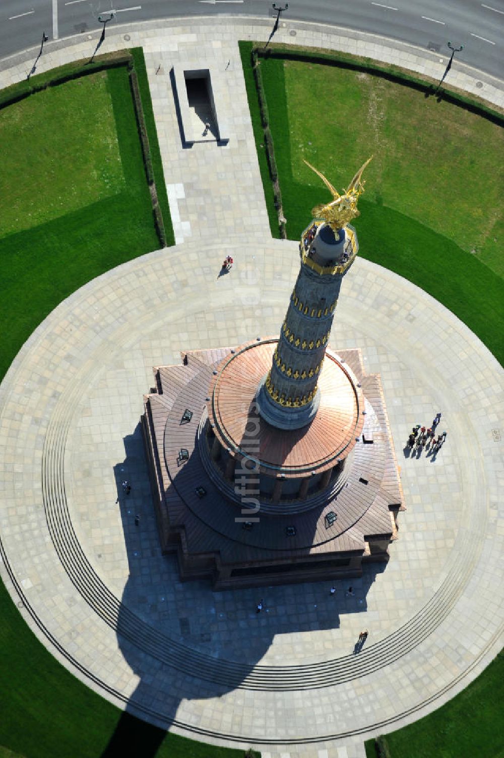 Berlin aus der Vogelperspektive: Neuvergoldung der Viktoria auf der Berliner Siegessäule