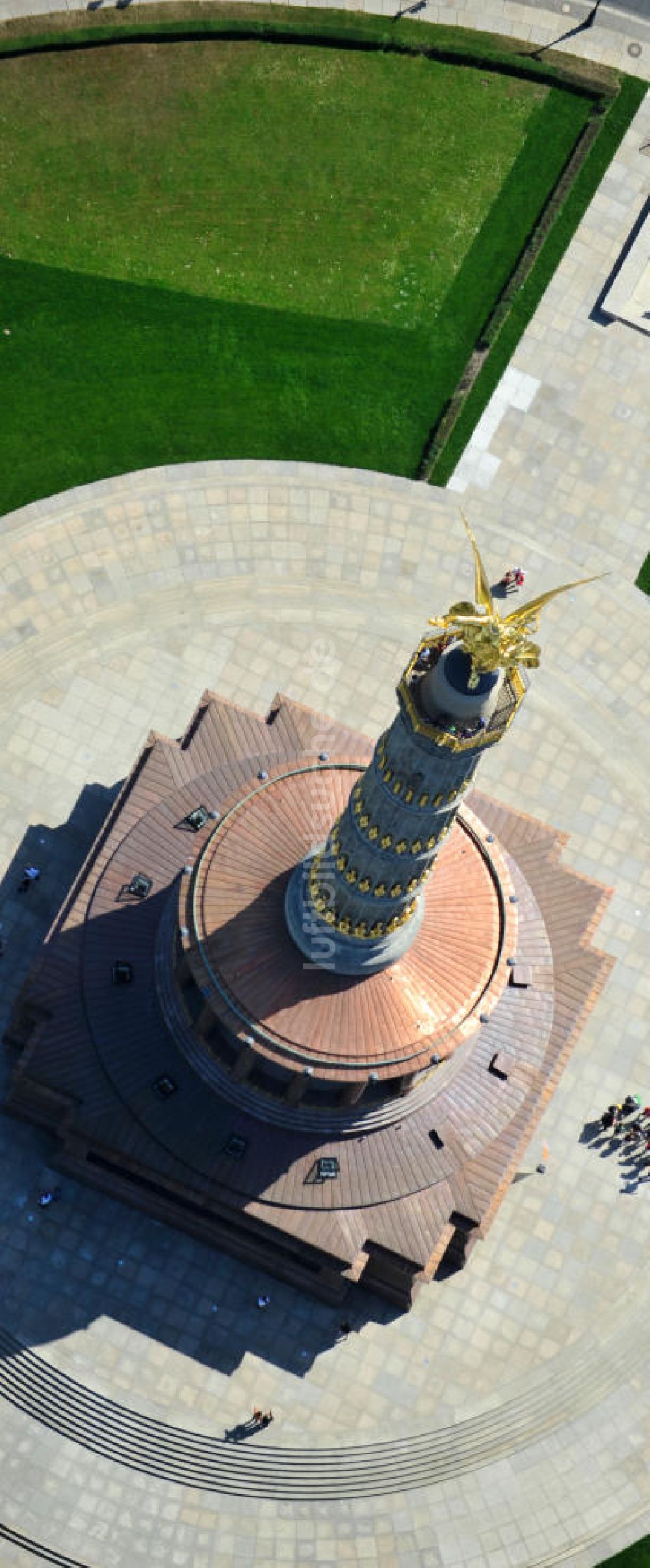 Luftaufnahme Berlin - Neuvergoldung der Viktoria auf der Berliner Siegessäule