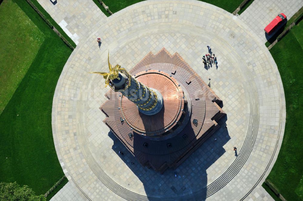 Berlin aus der Vogelperspektive: Neuvergoldung der Viktoria auf der Berliner Siegessäule