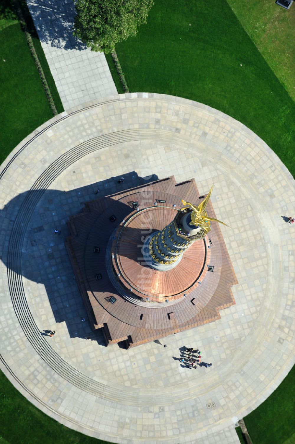 Luftbild Berlin - Neuvergoldung der Viktoria auf der Berliner Siegessäule