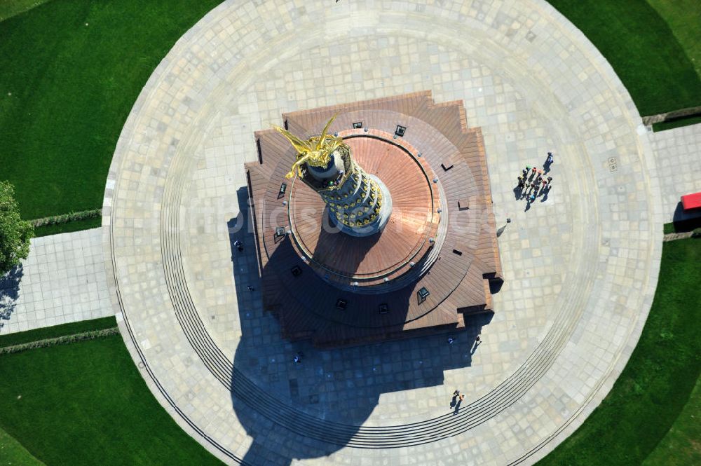 Luftaufnahme Berlin - Neuvergoldung der Viktoria auf der Berliner Siegessäule