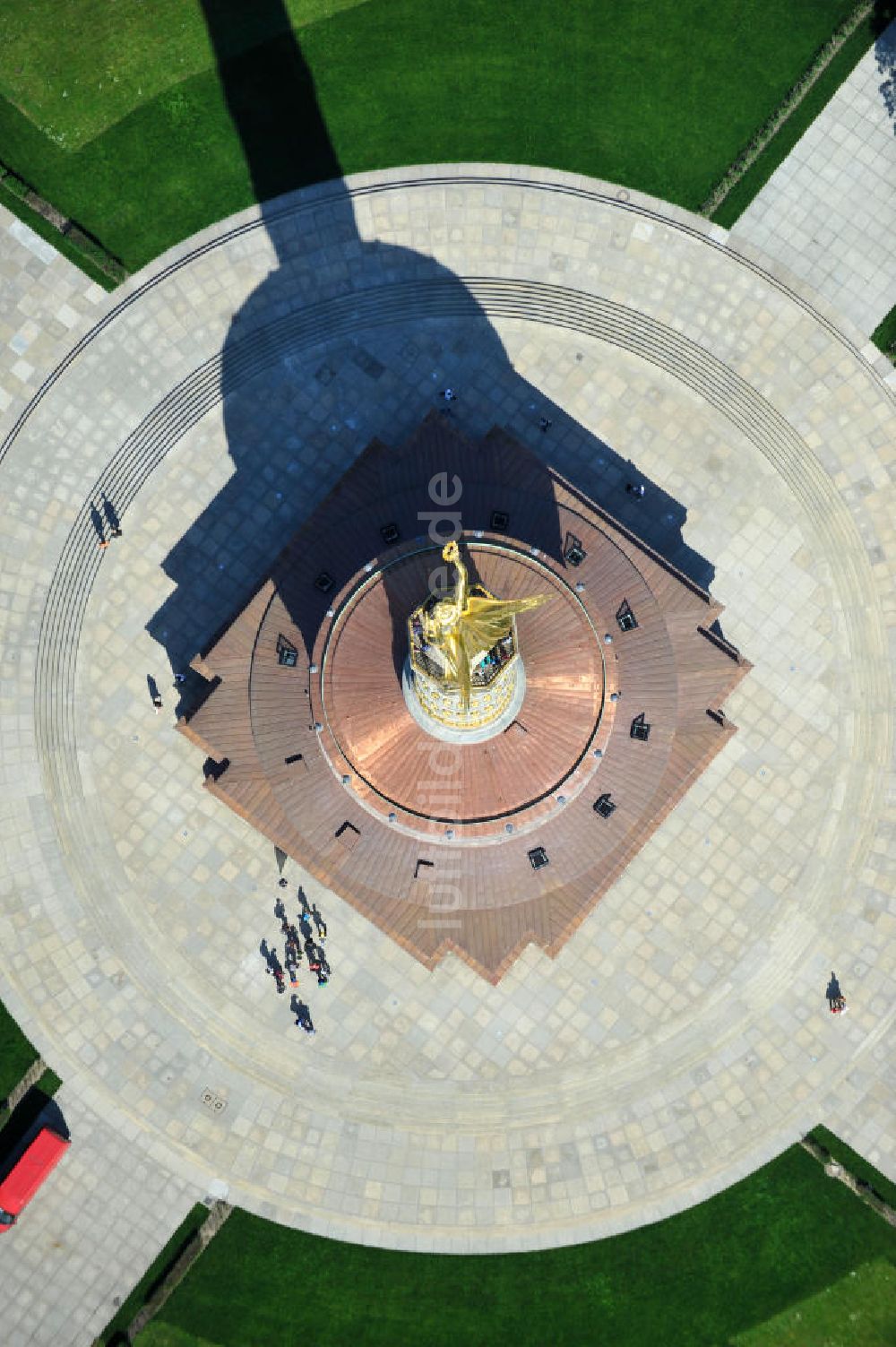 Luftaufnahme Berlin - Neuvergoldung der Viktoria auf der Berliner Siegessäule