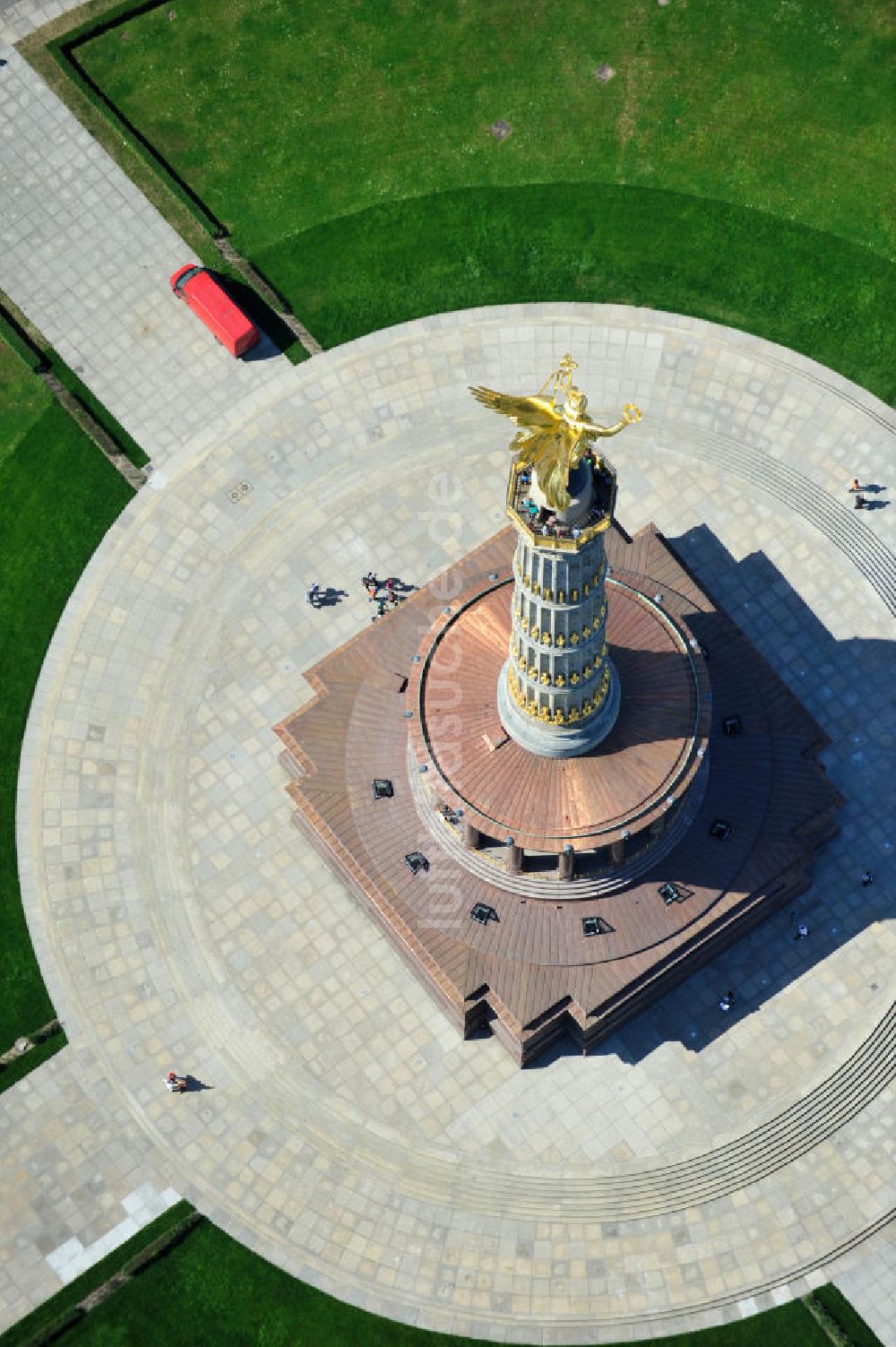 Berlin aus der Vogelperspektive: Neuvergoldung der Viktoria auf der Berliner Siegessäule