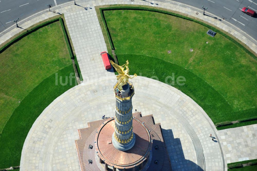 Luftaufnahme Berlin - Neuvergoldung der Viktoria auf der Berliner Siegessäule