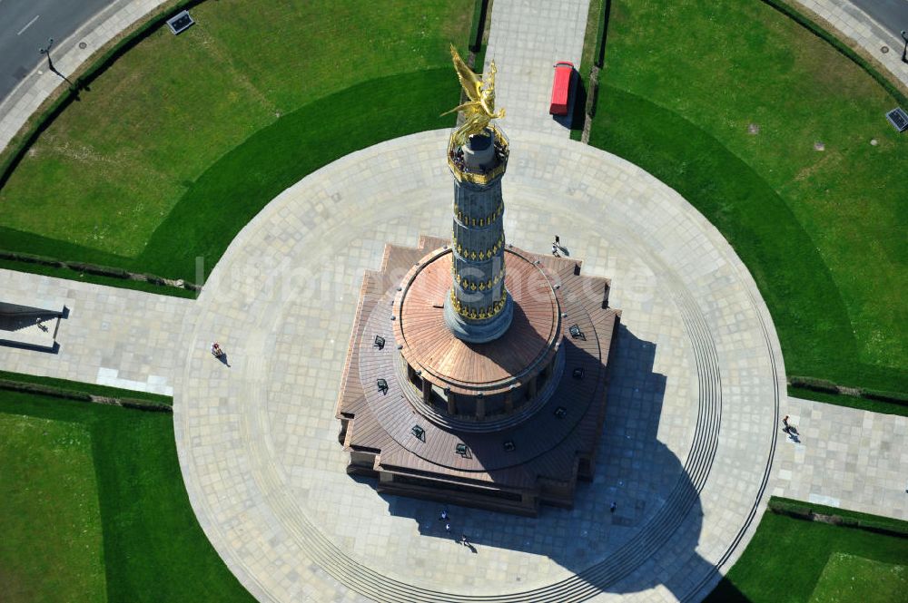 Berlin aus der Vogelperspektive: Neuvergoldung der Viktoria auf der Berliner Siegessäule