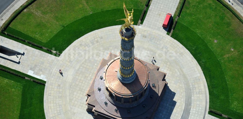 Luftbild Berlin - Neuvergoldung der Viktoria auf der Berliner Siegessäule