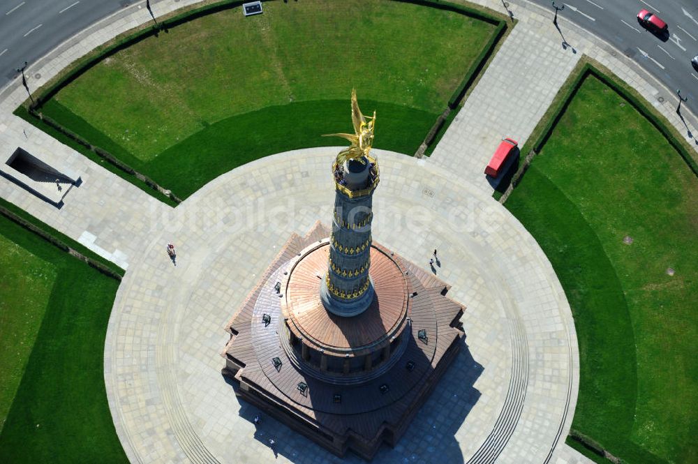 Luftaufnahme Berlin - Neuvergoldung der Viktoria auf der Berliner Siegessäule