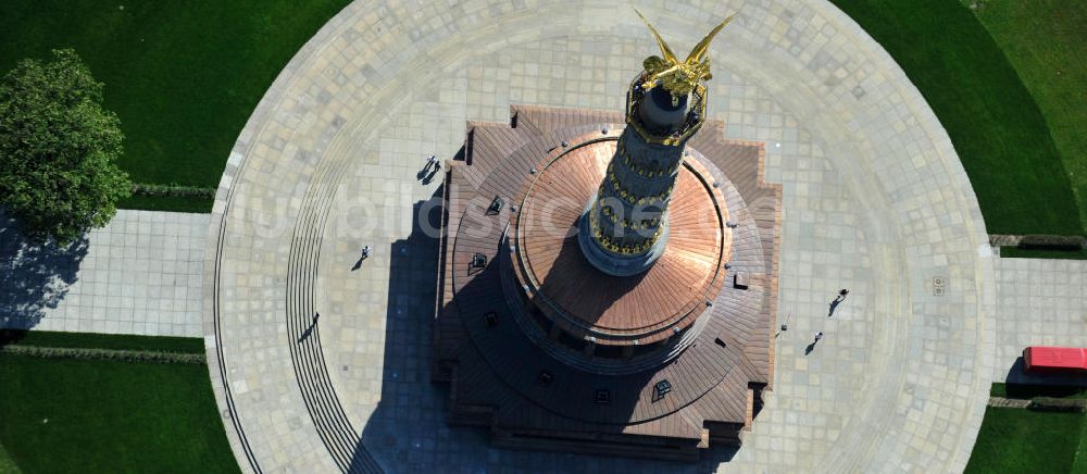 Berlin aus der Vogelperspektive: Neuvergoldung der Viktoria auf der Berliner Siegessäule