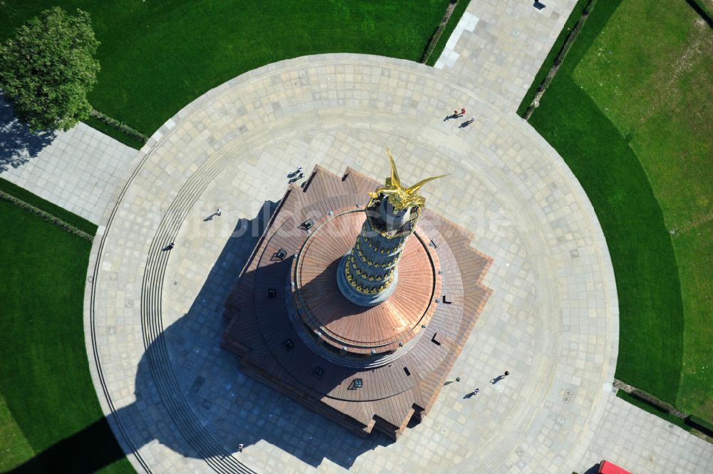 Luftbild Berlin - Neuvergoldung der Viktoria auf der Berliner Siegessäule