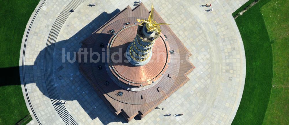 Luftaufnahme Berlin - Neuvergoldung der Viktoria auf der Berliner Siegessäule