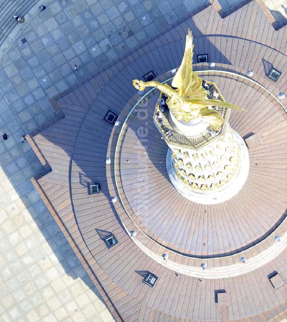 Berlin - Tiergarten von oben - Neuvergoldung der Viktoria auf der Berliner Siegessäule