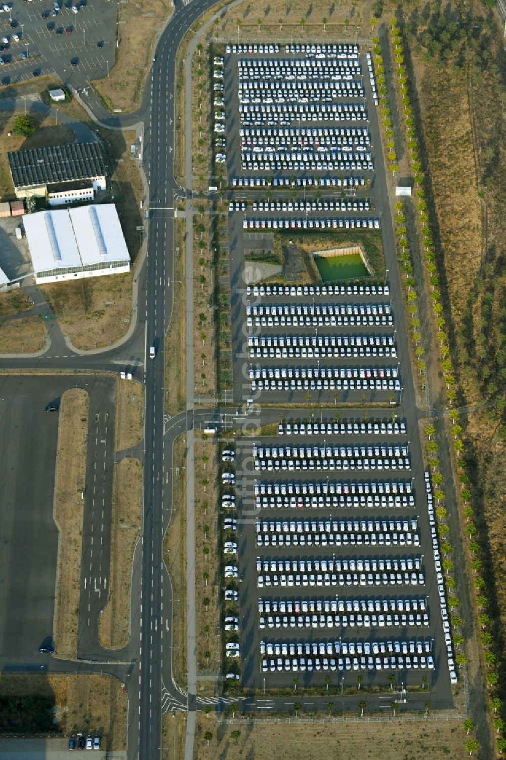 Luftbild Schönefeld - Neuwagen - Abstellfläche für Automobile in Schönefeld im Bundesland Brandenburg, Deutschland