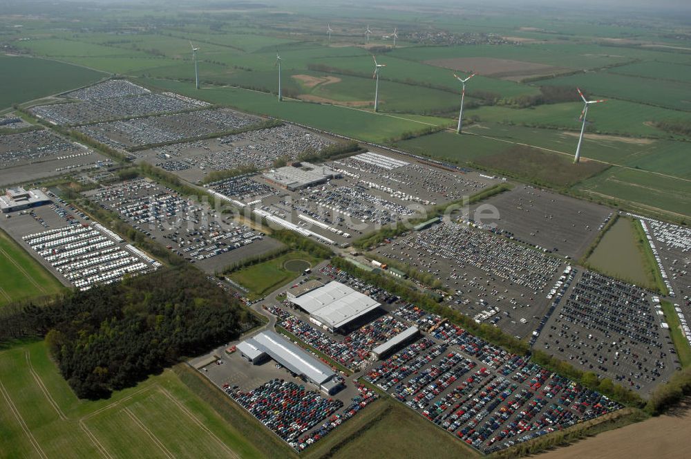 ETZIN aus der Vogelperspektive: Neuwagenhalden auf dem Gelände der MOSOLF - Autoservice GmbH in Etzin