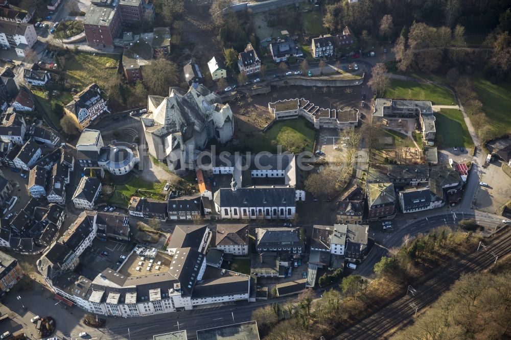 Velbert von oben - Neviges Mitte am bunkerartigen Mariendom aus Beton in Velbert im Ruhrgebiet im Bundesland Nordrhein-Westfalen NRW