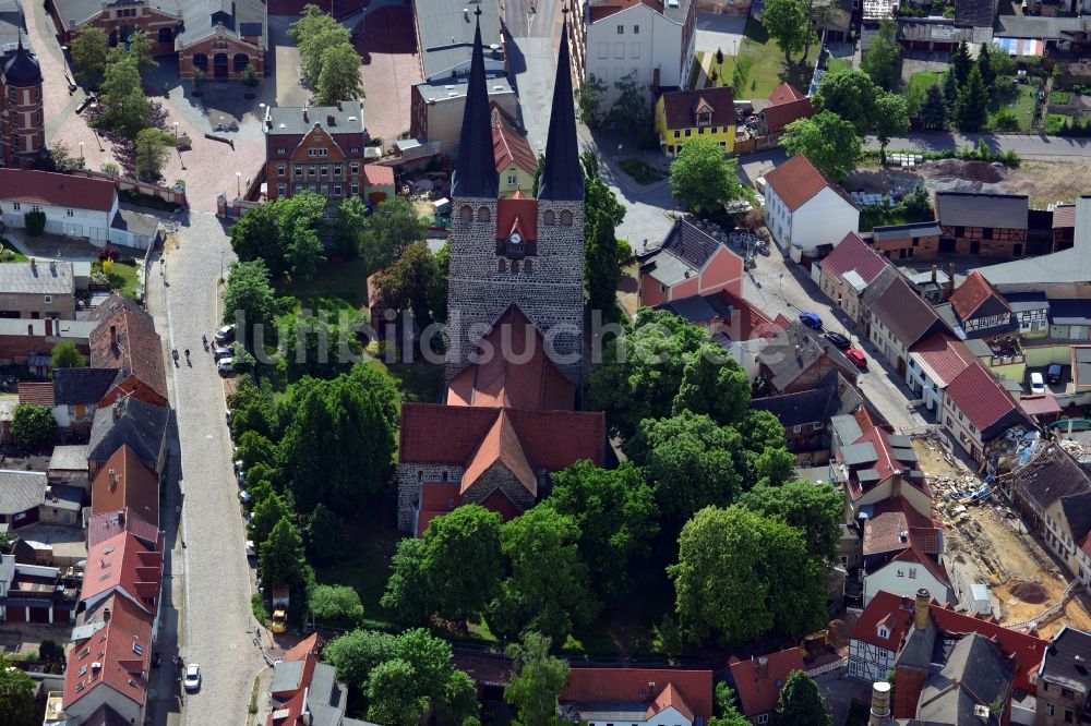 Burg aus der Vogelperspektive: Nicolaikirche in Burg im Bundesland Sachsen-Anhalt