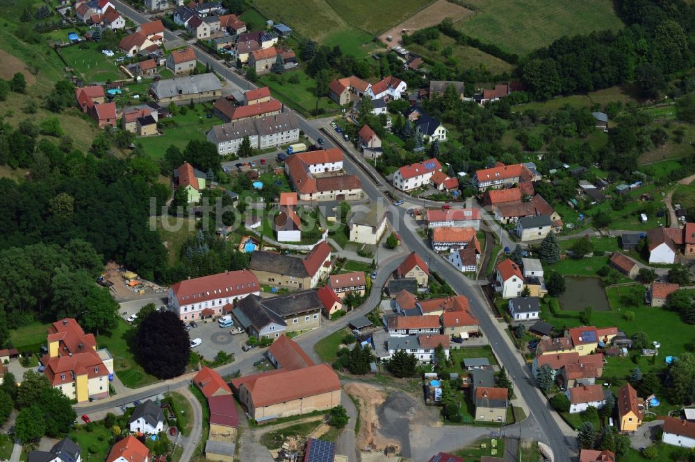 Niederndorf von oben - Niederndorf mit Landstraße im Bundesland Thüringen.