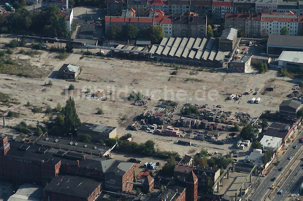 Berlin / Teptow (Niederschöneweide) aus der Vogelperspektive: Niederschöneweide in Treptow Berlin Industrieabrißfläche an der Spree