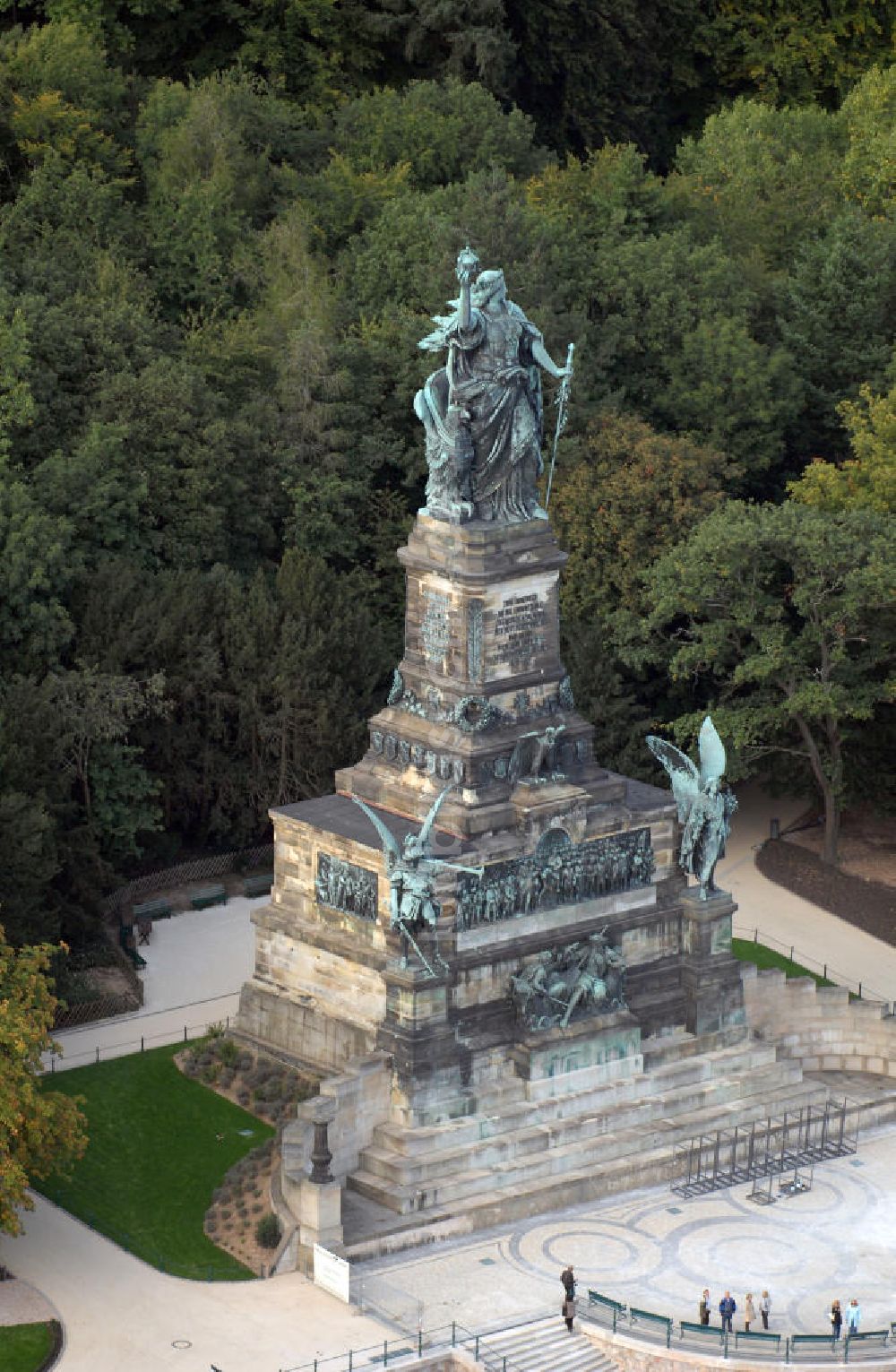 Luftaufnahme Rüdesheim am Rhein - Niederwalddenkmal von Rüdeheim am Rhein in Hessen