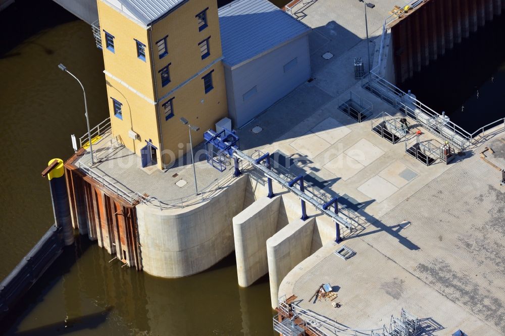 Luftbild Magdeburg - Niedrigwasserschleuse Magdeburg im Rothenseer Verbindungskanal in Sachsen-Anhalt