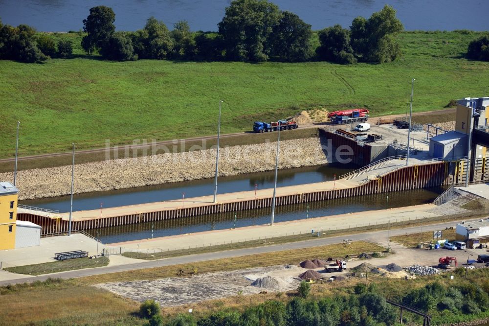 Magdeburg von oben - Niedrigwasserschleuse Magdeburg im Rothenseer Verbindungskanal in Sachsen-Anhalt