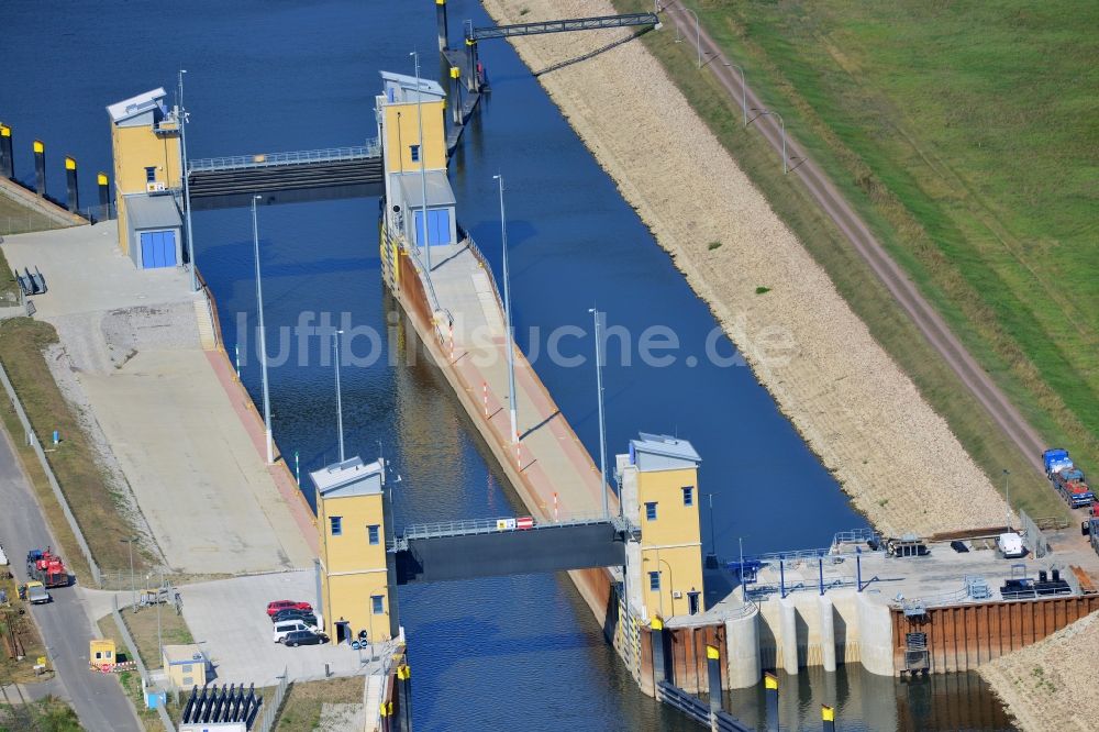 Magdeburg aus der Vogelperspektive: Niedrigwasserschleuse Magdeburg im Rothenseer Verbindungskanal in Sachsen-Anhalt