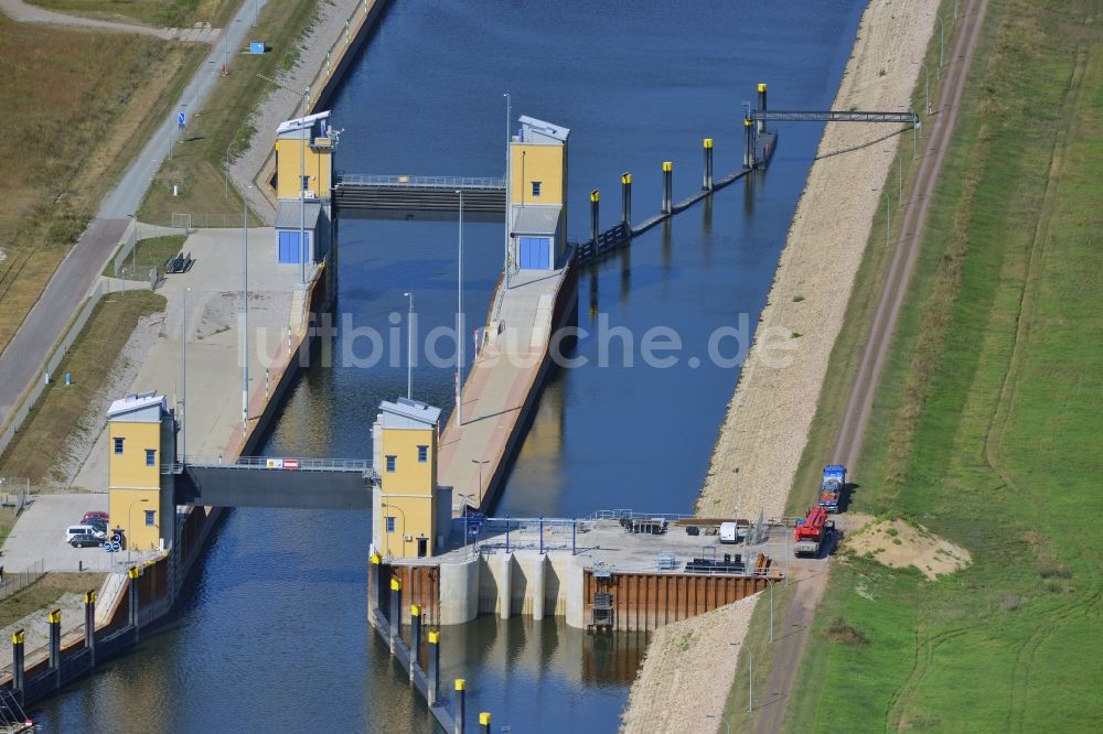 Magdeburg von oben - Niedrigwasserschleuse Magdeburg im Rothenseer Verbindungskanal in Sachsen-Anhalt