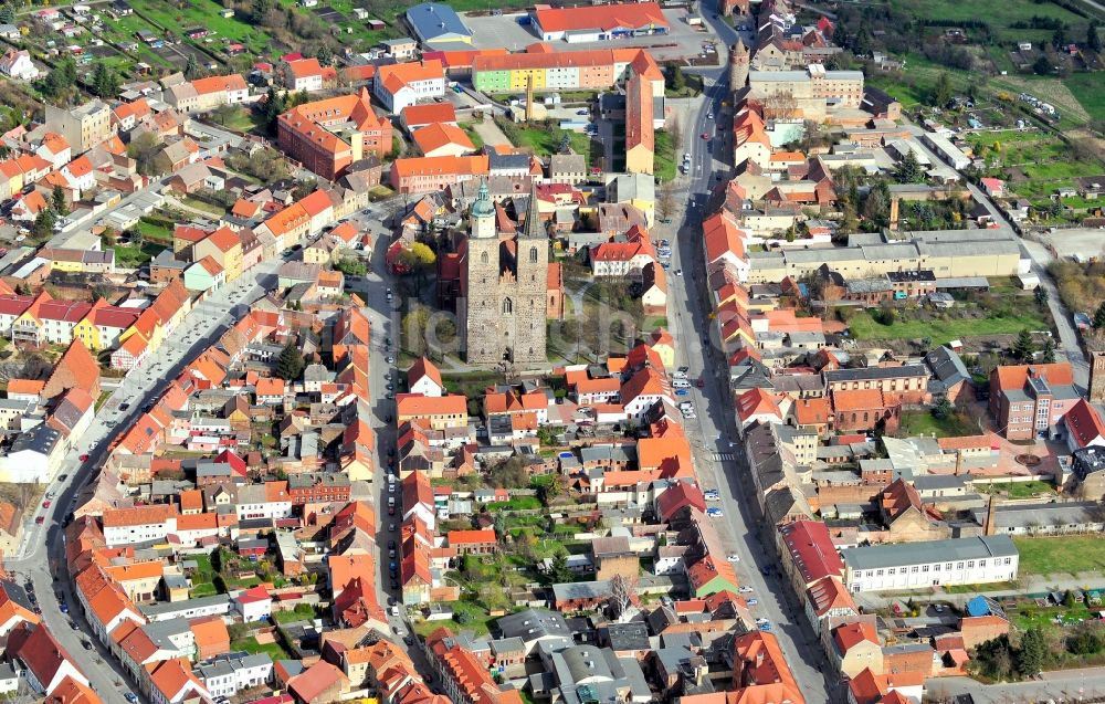 Jüterbog aus der Vogelperspektive: Nikolaikirche in der Altstadt von Jüterbog im Bundesland Brandenburg