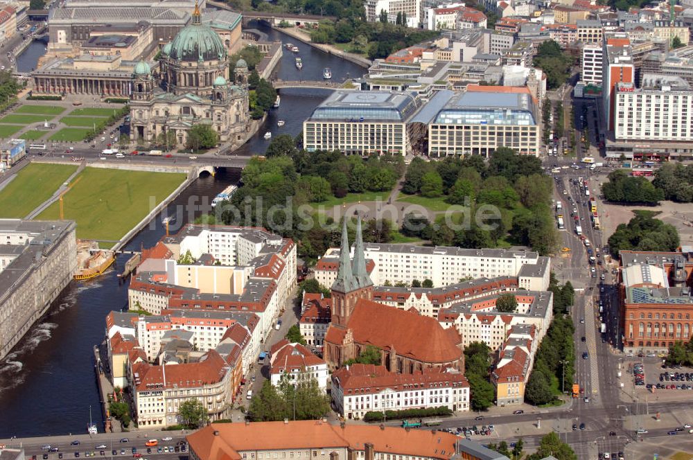 Luftbild Berlin - Nikolaiviertel Berlin-Mitte