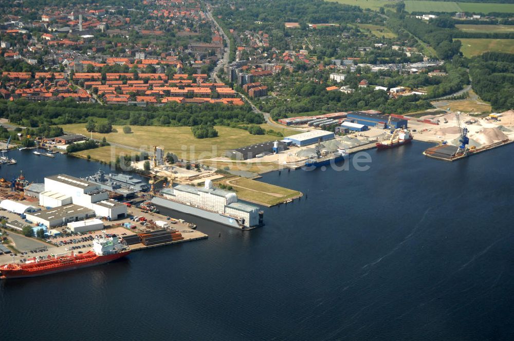 Wilhelmshaven aus der Vogelperspektive: Nordhafen von Wilhelmshaven in Niedersachsen