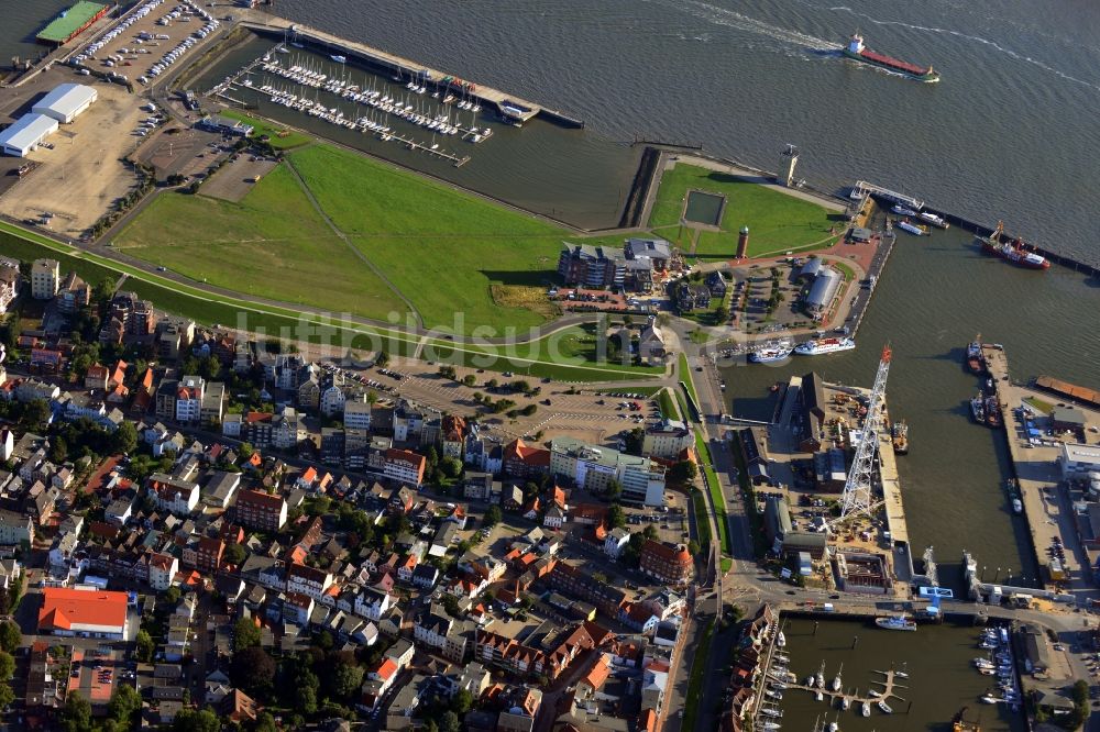 Cuxhaven von oben - Nordsee - Hafen und- Küstenbereich in Cuxhaven im Bundesland Niedersachsen