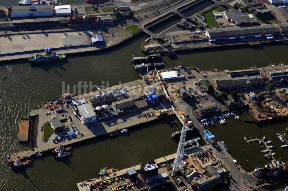 Cuxhaven von oben - Nordsee - Hafen und- Küstenbereich am Fischereihafen in Cuxhaven im Bundesland Niedersachsen