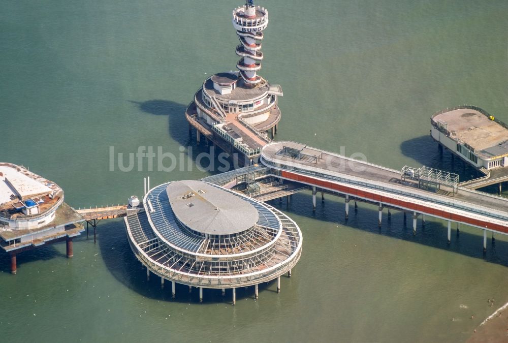 Den Haag von oben - Nordsee - Pier von Scheveningen in Den Haag in den Niederlanden