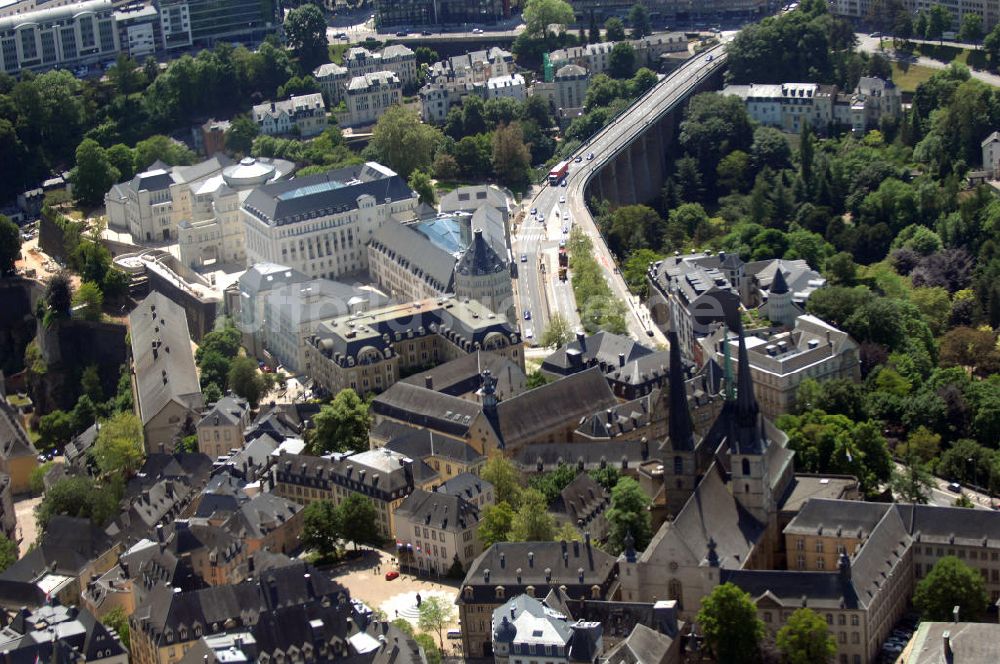 Luxemburg aus der Vogelperspektive: Notre-Dame und Justizpalast Luxemburg