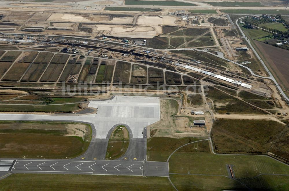 Luftbild Schönefeld - Nördliche Landebahn an der Baustelle Flughafen Berlin-Schönefeld BBI