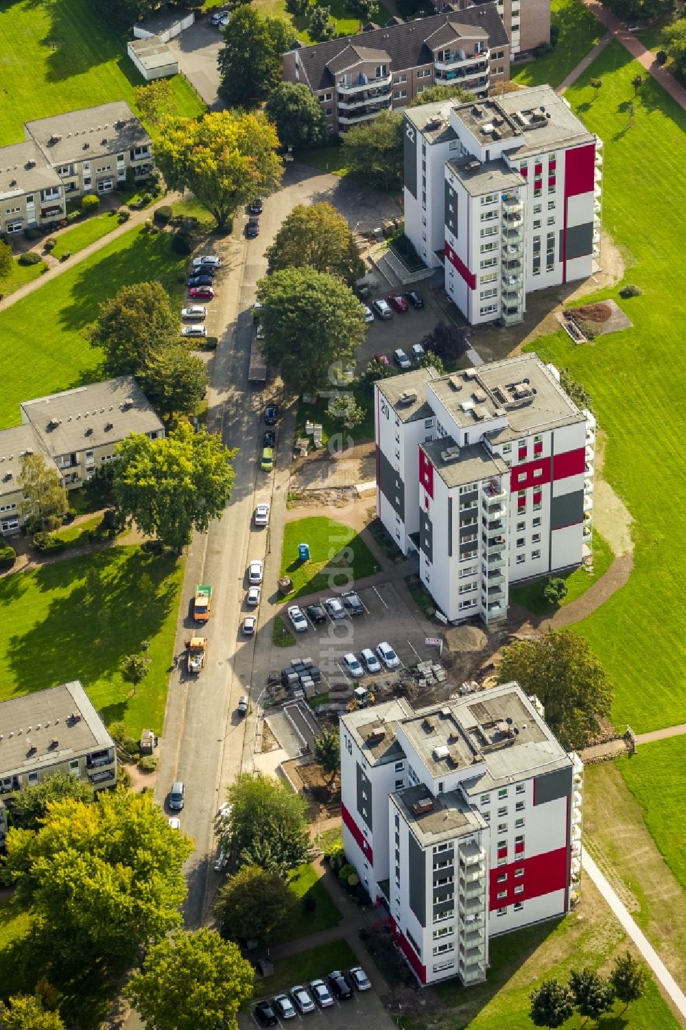 Dinslaken von oben - Nummerierte Hochhäuser in Dinslaken im Bundesland Nordrhein-Westfalen