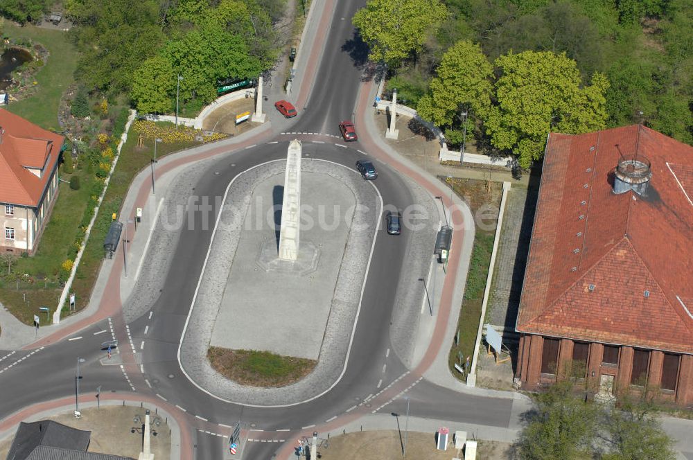 Luftbild Potsdam - Obelisk an der Seegartenbrücke zwischen Kirchmöser und Plaue