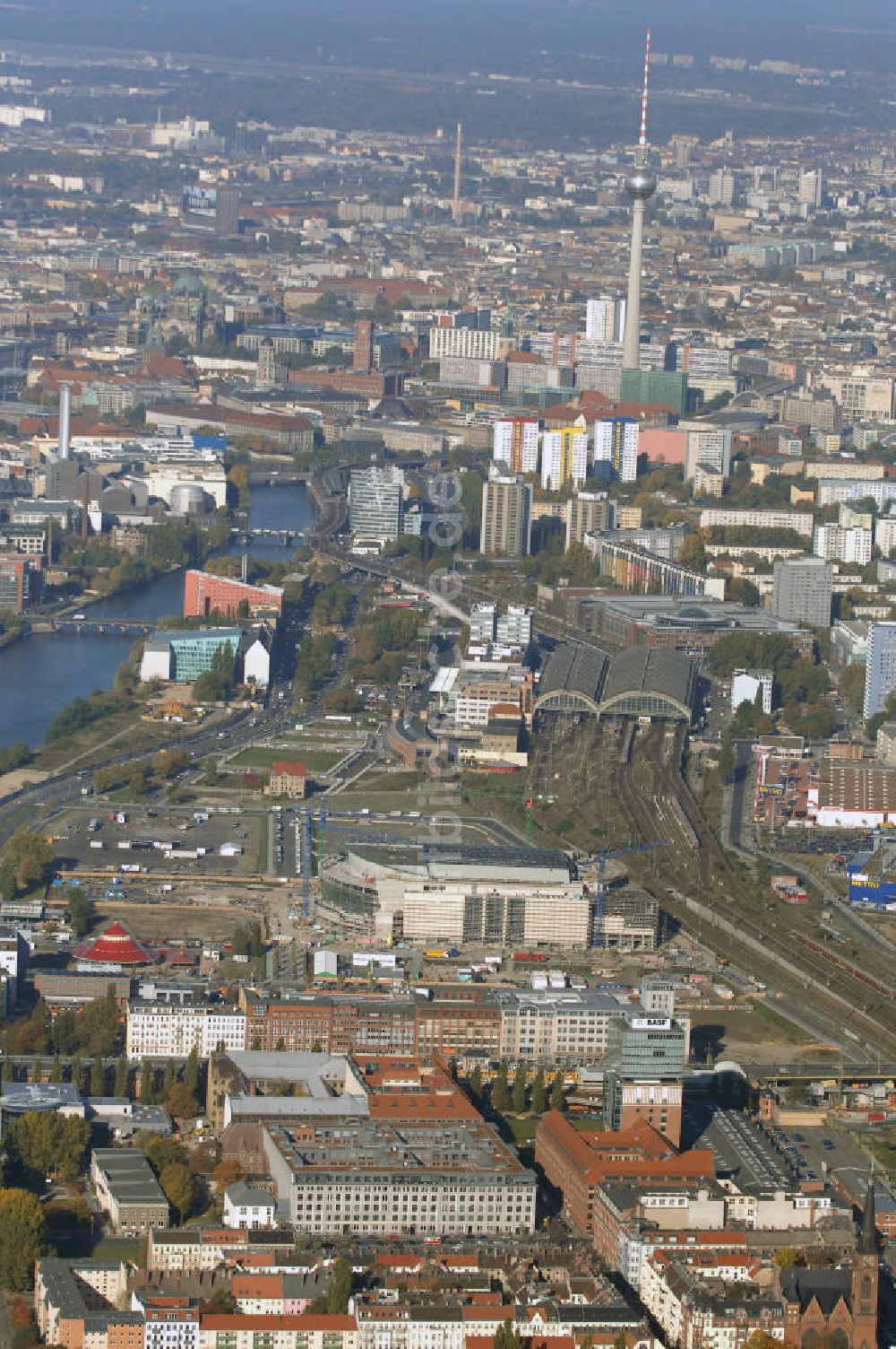 Luftaufnahme Berlin - Oberbaum-City im Ortsteil Berlin-Friedrichshain