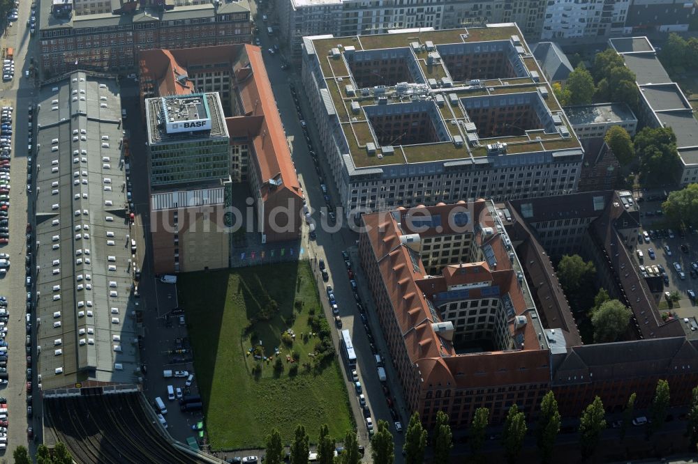 Berlin aus der Vogelperspektive: Oberbaum City im Ortsteil Friedrichshain in Berlin