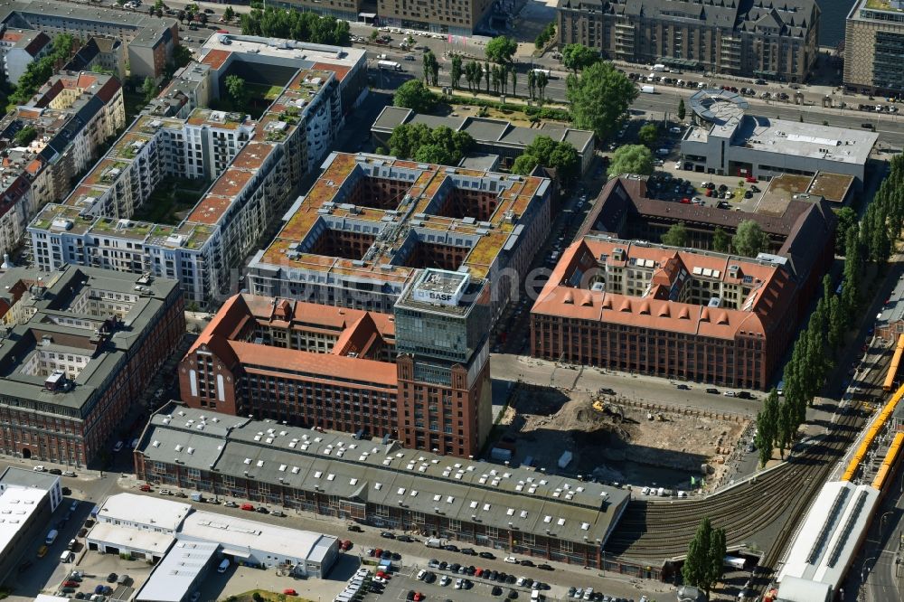 Luftaufnahme Berlin - Oberbaum City im Ortsteil Friedrichshain in Berlin