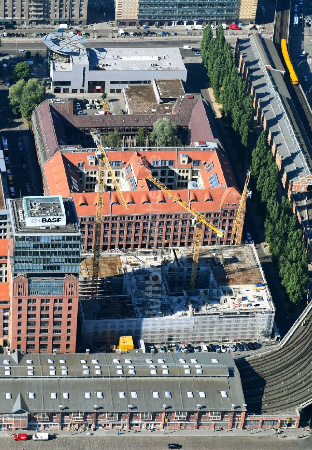 Berlin von oben - Oberbaum City im Ortsteil Friedrichshain in Berlin