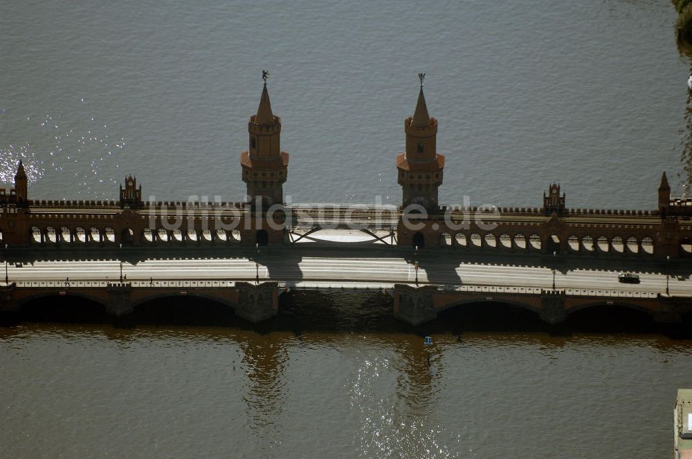 Berlin aus der Vogelperspektive: Oberbaumbrücke in Berlin