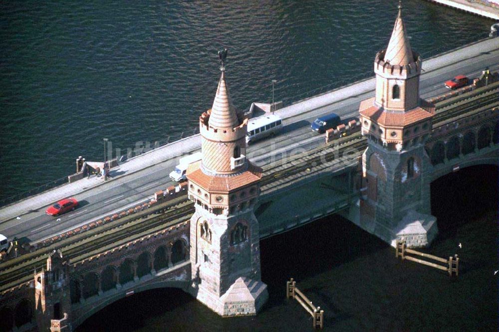 Luftaufnahme Berlin - Oberbaumbrücke in Berlin-Mitte.